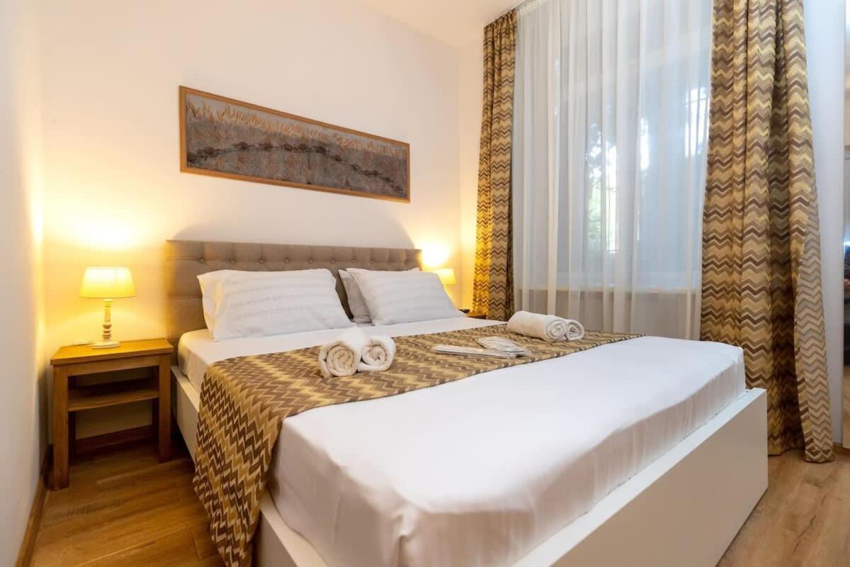 Wehost Liberty Square Apartments Tbilisi Bagian luar foto
