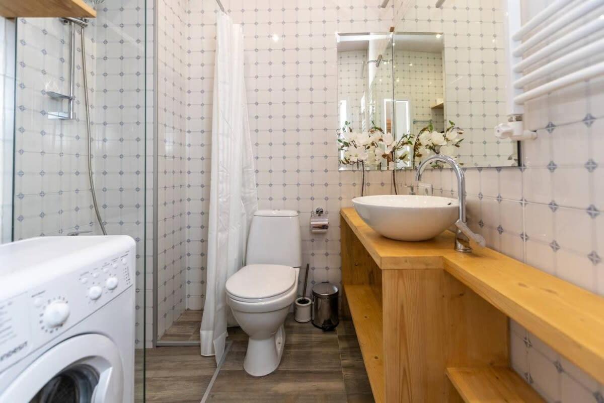 Wehost Liberty Square Apartments Tbilisi Bagian luar foto