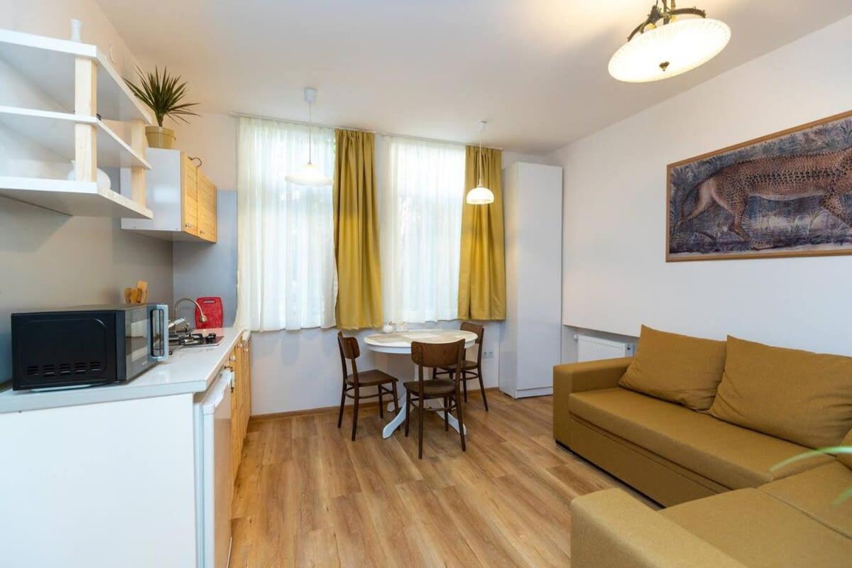 Wehost Liberty Square Apartments Tbilisi Bagian luar foto