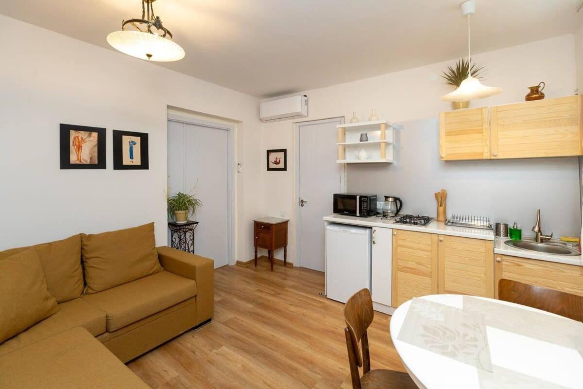 Wehost Liberty Square Apartments Tbilisi Bagian luar foto